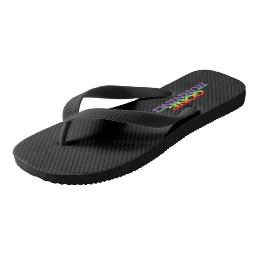 Farbenfrohe Regenbogenwirkung, die Text ausführt Badesandalen (Schrägansicht)