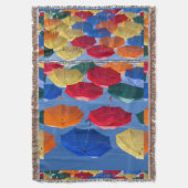 Farbenfrohe Regenschirme in himmelblau-orange rot Decke (Vorderseite Vertikal)