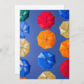 Farbenfrohe Regenschirme in himmelblau-orange rot Einladung (Vorne/Hinten)