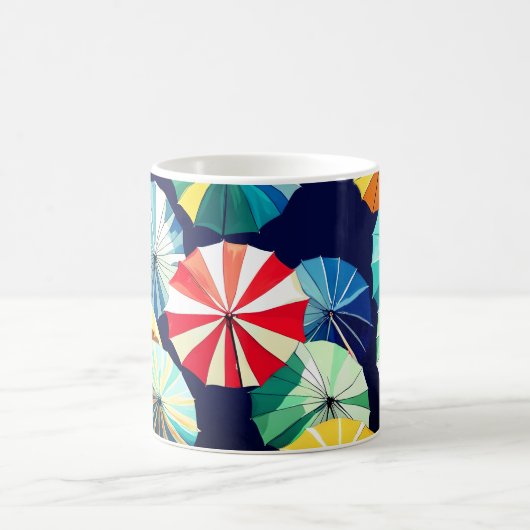 Farbenfrohe Regenschirme Kaffeetasse (Mittel)