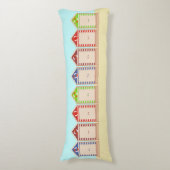 Farbenfrohe Reihe von Beach Huts Sommer Seitenschläferkissen (Vorderseite Vertikal)