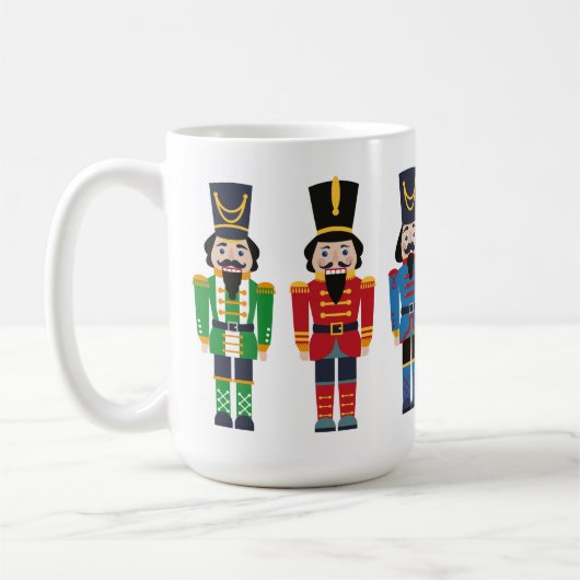 Farbenfrohe Reihe von mehrfarbigen Nutcrackern Kaffeetasse (Links)