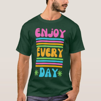 Farbenfrohe Retro-Ästhetik-Zitat retro T-Shirt