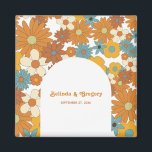 Farbenfrohe Retro-Blume der 60er 70er Jahre Magnet<br><div class="desc">Ein wunderschönes Retro-Blume-Muster aus den 60er Jahren mit einem Bogen. Eine minimalistisch Vintage Gastgeschenk Hochzeit mit grobkörnigen Mustern und Retro-Farbpalette für jeden,  der Groovy-Muster,  Blumenfarben und Retro-Farbpaletten-Designs Lieben. Auch die passenden Hochzeitseinladungen und andere Schreibwaren sind verfügbar.</div>