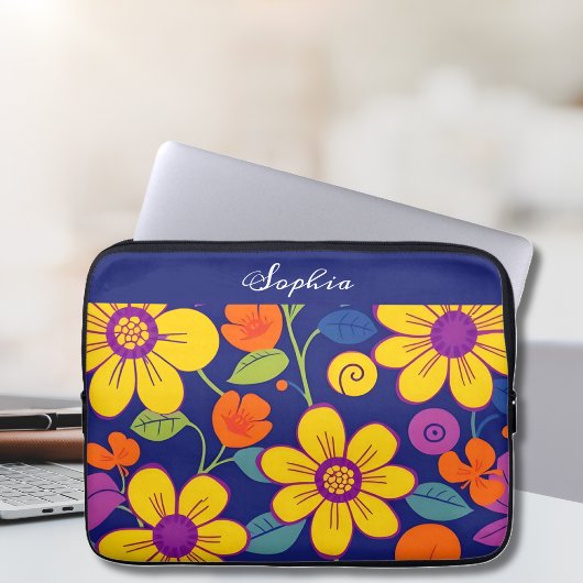 Farbenfrohe Retro-Blume im Dopaminstil Laptopschutzhülle