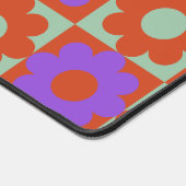 Farbenfrohe Retro-Blume Lila, grün, rot Schreibtischunterlage (Ecke)