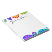 Farbenfrohe Retro-Blume-Muster auf weißem Hintergr Notizblock (angewinkelt)