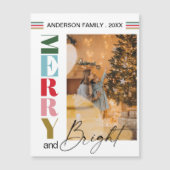 Farbenfrohe Retro Merry & Bright Weihnachten Foto Magneteinladung (Vorderseite)
