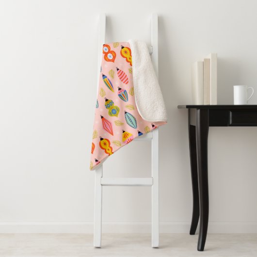 Farbenfrohe Retro-Ornamente Weihnachtsmuster Sherpadecke (Beispiel)