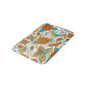 Farbenfrohe Retrovögel Blume & Schmetterlingsmuste Badematte (Schrägansicht)