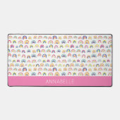 Farbenfrohe Rosa Regenbogen Personalisiert Vorname Schreibtischunterlage (Vorderseite)