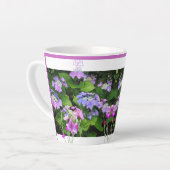 Farbenfrohe Rosa und Lila Hydrangea Design Latte T Milchtasse (Linke Ecke)
