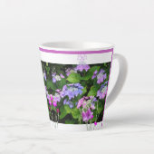 Farbenfrohe Rosa und Lila Hydrangea Design Latte T Milchtasse (Rechte Ecke)