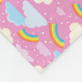 Farbenfrohe rosa Wolken und Regenbogen Fleecedecke (Ecke)