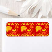 Farbenfrohe Rot-Gelb-Orange-Roster-Hühnerdesign (Insitu)