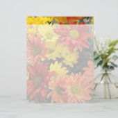 farbenfrohe rote, gelbe und orangefarbene Blume (Stehend Vorderseite)