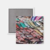 Farbenfrohe Rugs auf einem Markt Magnet (Vorderseite/Rückseite)