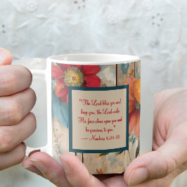 Farbenfrohe rustikale Blume segnen Tasse