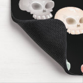 farbenfrohe Schädel auf schwarz Mousepad (Ecke)