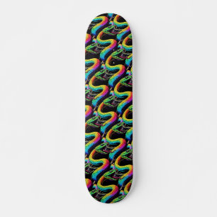 Farbenfrohe Schlangen-Illustration Skateboard
