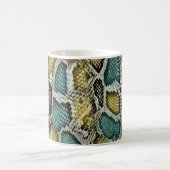 Farbenfrohe Schlangenhaut: nahtloses Design. Kaffeetasse (Mittel)