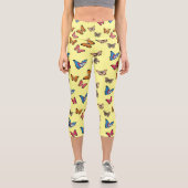Farbenfrohe Schmetterlinge auf dem Canary Pattern Capri Leggings (Vorderseite)