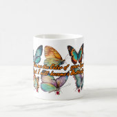 Farbenfrohe Schmetterlinge auf einer weißen Kerami Kaffeetasse (Mittel)