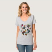 Farbenfrohe Schmetterlinge Blume Sommerzeit V-Neck T-Shirt (Vorderseite Vollansicht)