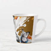 Farbenfrohe Schmetterlingsblase: Ein Flug der Kuns Milchtasse (Rechts)