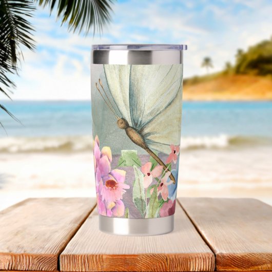 Farbenfrohe Schmetterlingsküsse unter Wildblumen Thermobecher (Strand)