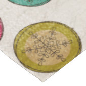 Farbenfrohe Schneeflocken auf weißem Tablett Tischdecke (Schrägansicht)