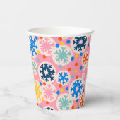 Farbenfrohe Schneeflocken im rosa Urlaubsmuster Pappbecher (Rückseite)
