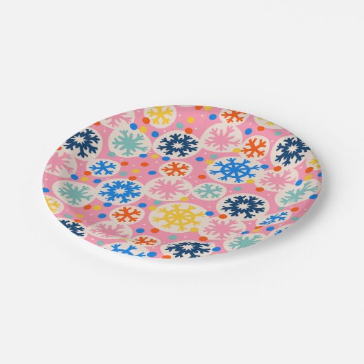Farbenfrohe Schneeflocken im rosa Urlaubsmuster Pappteller (Schrägansicht)