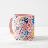 Farbenfrohe Schneeflocken im rosa Urlaubsmuster Tasse (Vorderseite Links)