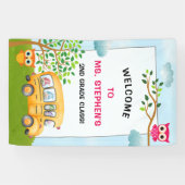 Farbenfrohe Schulbuslehrerin im Klassenzimmer Will Banner (Horizontal)