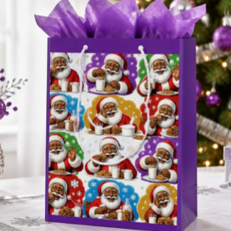 Farbenfrohe schwarze Weihnachtsmann-Kekse und Milc Mittlere Geschenktüte