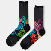 Farbenfrohe Scrollwork-Herzen auf schwarz Socken (Linkes Detail)