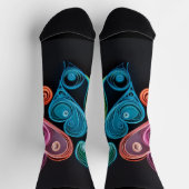 Farbenfrohe Scrollwork-Herzen auf schwarz Socken (Oben)