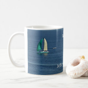 Farbenfrohe Segelboote auf dem Meer Kaffeetasse