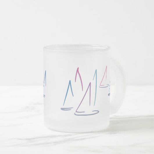 Farbenfrohe Segelboote Mattierte Tasse (VorderseiteRechts)