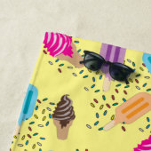Farbenfrohe Sommereis Creme Ice Pops Muster Strandtuch (Beispiel)