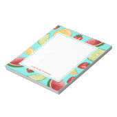 Farbenfrohe Sommerfrüchte auf blau mit maßgeschnei Notizblock (Rotiert)