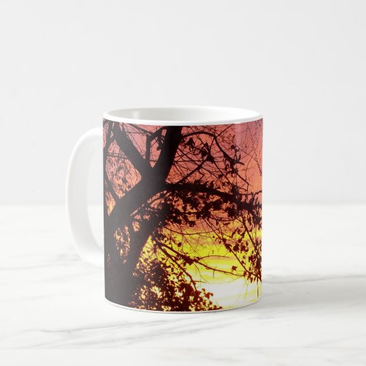 Farbenfrohe Sonnenuntergänge durch seltene Bäume Kaffeetasse (Vorderseite Links)