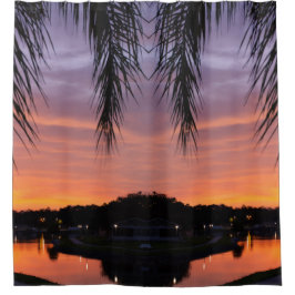 Farbenfrohe Sonnenuntergangsszene durch die Palme Duschvorhang