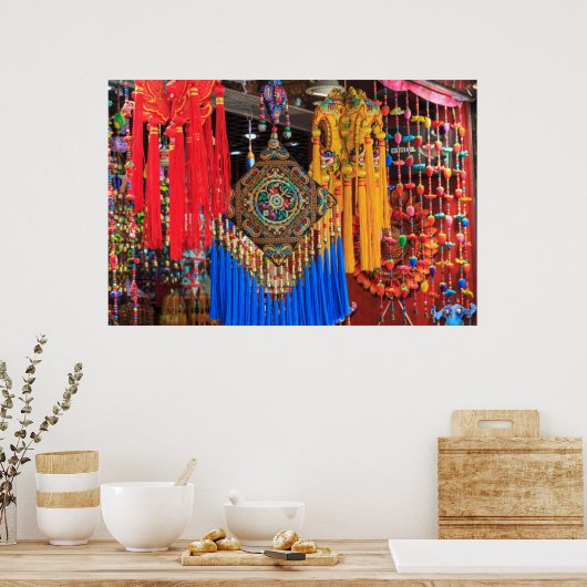 Farbenfrohe Souvenirs in einem Laden, China Poster (Küche)