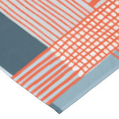 Farbenfrohe Splashes und dynamische Linien Tischdecke (Schrägansicht)