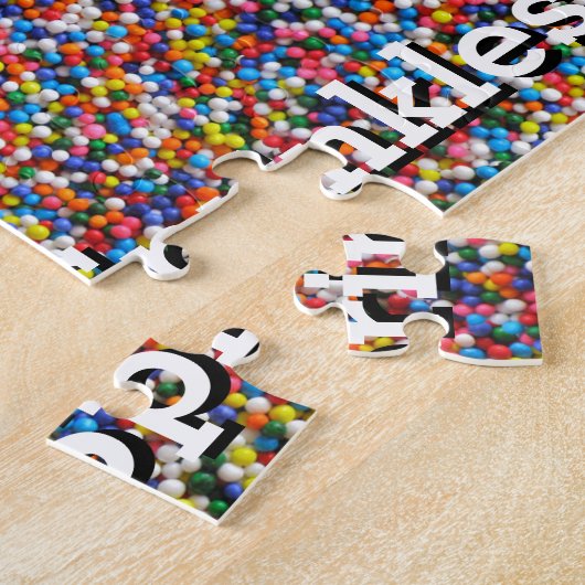 Farbenfrohe Sprinkles fügen einen beliebigen Namen Puzzle (Seite)