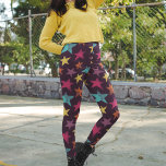 Farbenfrohe Sterne auf dunklen Lila Gemusterten Leggings<br><div class="desc">Helle und kühn bemalte Sternenhimmel in lila,  lila,  türkisblau,  gelb,  magentafrosa und orange sind Set vor einem dunklen lila Hintergrund auf diesen gemusterten Leggings.</div>