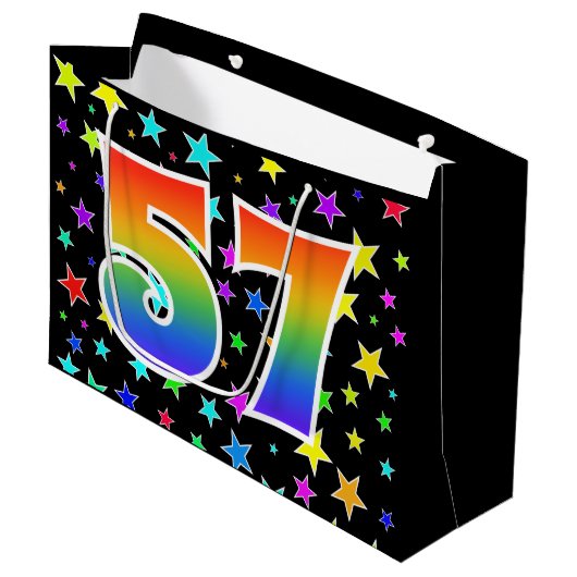 Farbenfrohe Sterne + Regenbogenmuster "57" Event # Große Geschenktüte (Vorderseite Schrägansicht)