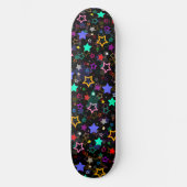 Farbenfrohe Sterne Schwarz Skateboard (Vorderseite)